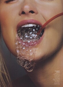 Penn_US_Vogue_January_2004_04.thumb.jpg.8fff2e156fa0334590b45c9878dc8743.jpg