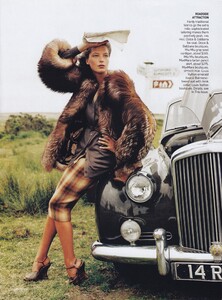 Proper_Testino_US_Vogue_October_2004_04.thumb.jpg.03f8f9b05725e3b74b25fa174fef7358.jpg