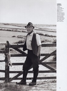 Proper_Testino_US_Vogue_October_2004_10.thumb.jpg.1fb0d43dd0adfbecceaf263d14927062.jpg
