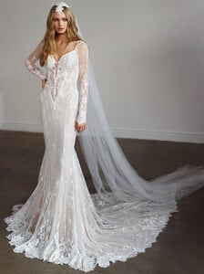Rania-F-w-veil.jpg