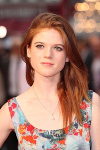 Rose-Leslie-legs.jpg