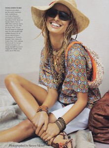 Summer_Meisel_US_Vogue_June_2004_54.thumb.jpg.9ce2a3b6ad28fc50f646add7e94e0867.jpg