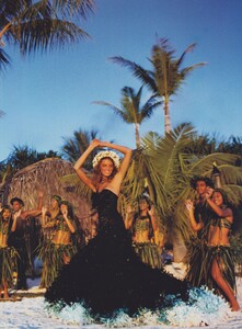 Ticket_Demarchelier_US_Vogue_December_2004_23.thumb.jpg.2bd2d03f2ae076d78b953aef4c1fb8c5.jpg