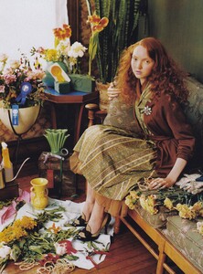Walker_US_Vogue_August_2004_06.thumb.jpg.95870c59d77d6616ba13905f738d9c60.jpg