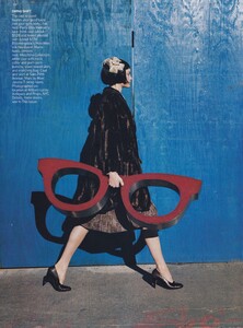Walker_US_Vogue_August_2004_07.thumb.jpg.7c6cbc531888a0203fb82fe482c38ec6.jpg