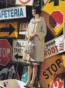 Walker_US_Vogue_August_2004_08.thumb.jpg.cacca2a3b2bca33eb073b43a461653e0.jpg