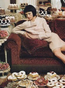 Walker_US_Vogue_August_2004_09.thumb.jpg.798e98fd723ff5a6e7e70e06caa4c147.jpg