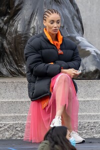 adwoa-aboah-shoots-a-commercial-in-trafalgar-square-in-london-04-08-2021-2.jpg