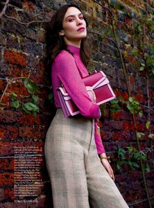 alexa-chung-harper-s-bazaar-uk-may-2021-issue-4.jpg