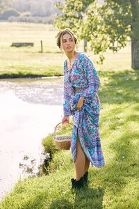 amberley-blouse-in-sapphire-Untitled-78_2d392e9a-c6e1-41c6-86e6-e16a1af1e1af.jpeg