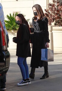 angelina-jolie-out-in-thousand-oaks-02-06-2021-1.jpg