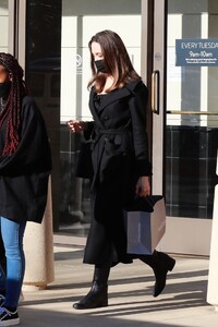angelina-jolie-out-in-thousand-oaks-02-06-2021-2.jpg