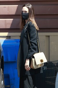 angelina-jolie-shopping-for-flowers-in-los-feliz-04-15-2021-5.jpg