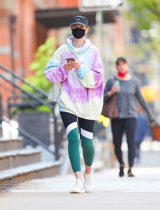 anne-vyalitsyna-heading-to-a-gym-in-new-york-04-21-2021-0.jpg