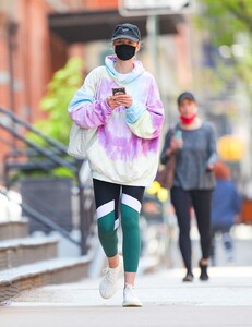 anne-vyalitsyna-heading-to-a-gym-in-new-york-04-21-2021-1.jpg