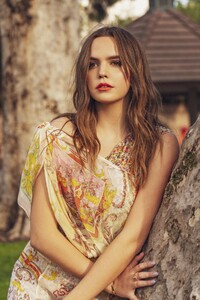 bailee-madison-for-roes-ivy-journal-april-2021-7.jpg