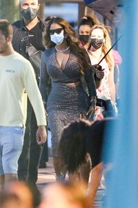 beyonce-boards-a-boat-in-miami-04-17-2021-1.jpg