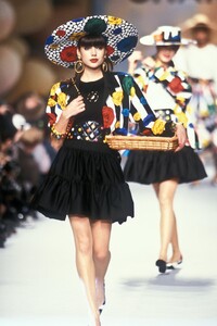 chanel-ss-1988-1.thumb.jpg.609021c119641e66d58f7fb4c0010988.jpg