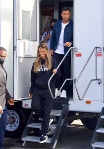 ciara-and-russell-wilson-on-the-set-of-roll-up-your-sleeves-04-17-221-1.jpg