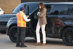 cindy-crawford-street-style-nobu-in-malibu-04-05-2021-0.jpg