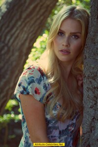 claire_holt_04.jpg