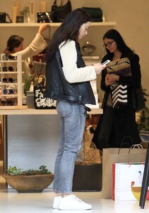 crystal-reed-shopping-at-elizabeth-and-james-at-the-grove-in-hollywood-12-21-2016-3.jpg