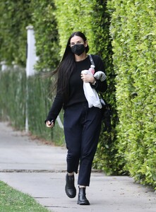 demi-moore-in-comfy-outfit-in-los-angeles-04-14-2021-2.jpg