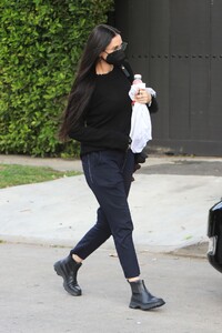 demi-moore-in-comfy-outfit-in-los-angeles-04-14-2021-6.jpg