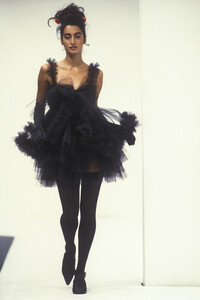 dolce-gabbana-ss-1992-1.thumb.jpg.dcc3757f1c1352c842af8a01abc8a4f0.jpg