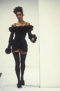 dolce-gabbana-ss-1992-2.thumb.jpg.a7bdc613c74c96ff81d1798904f44d3c.jpg