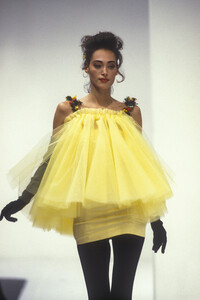 dolce-gabbana-ss-1992-4.thumb.jpg.65aee1d8cfc80e8775fce95867a670e0.jpg