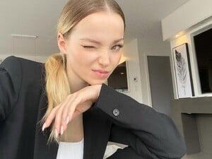 dovecameron-20201010-0002.jpg
