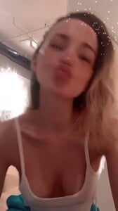 dovecameron-20201211-0003_0-02-933.jpg