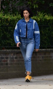 dua-lipa-booty-in-jeans-getting-into-her-sports-car-in-london-08-30-2018-3.jpg