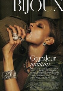 filevoguemars20100118_skalty.thumb.jpg.39c0705e316d4548b7d53ab7c11435ff.jpg