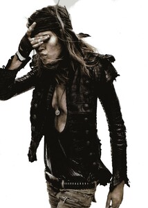 filevoguemars20100126_skalty.thumb.jpg.4d15b7817ef0ee934f6177076123e5f6.jpg