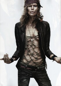 filevoguemars20100129_skalty.thumb.jpg.93f5a8636b06bb0e38f303f163d53cf4.jpg