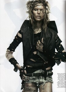 filevoguemars20100131_skalty.thumb.jpg.6ebc8cdc4fb5a61701d8d8ef9b8c2003.jpg