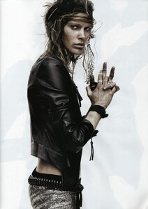filevoguemars20100134_skalty.thumb.jpg.05a73a86c35e74e33609f039835831e6.jpg