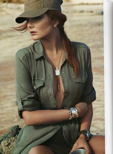 filevoguemars20100145_skalty.thumb.jpg.7d1d8b4832f6746d295ff25795690118.jpg