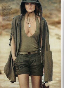 filevoguemars20100156_skalty.thumb.jpg.e9c43f36f8bef83c9411e5c00e37c4b5.jpg
