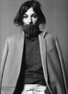 filevoguemars20100175_skalty.thumb.jpg.63a054ccffd706a964fb9061c2d0748e.jpg