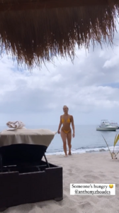 goldenbarbie_98860743_2788772284719466_2007035553450947047_n-00.00.03.701.png