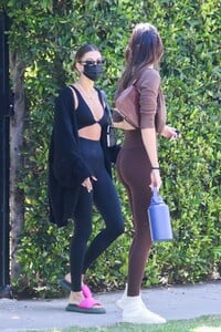 hailey-bieber-and-kendall-jenner-at-a-workout-session-in-los-angeles-04-07-2021-15.jpg