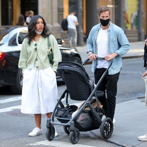 hannah-bronfman-cute-street-style-new-york-04-07-2021-0.thumb.jpg.fd2ef36ec58187a7fe3f4c939a75dac9.jpg