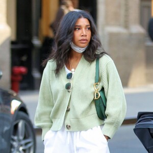 hannah-bronfman-cute-street-style-new-york-04-07-2021-2.thumb.jpg.122fe59c4dad11c9e4f04f16333e8be4.jpg