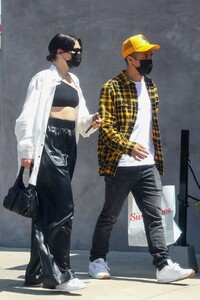 jessie-j-at-crossroads-kitchen-in-west-hollywood-04-10-2021-3.jpg