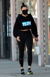 jessie-j-in-comfy-outfit-studio-city-03-31-2021-1.thumb.jpg.402e7315043996ed206f3a7bc98d24e3.jpg