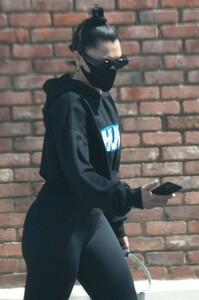 jessie-j-in-comfy-outfit-studio-city-03-31-2021-3.jpg