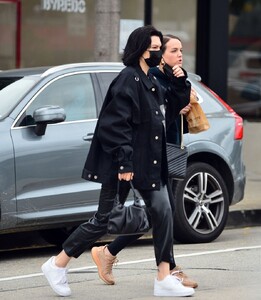 jessie-j-leaves-salon-benjamin-in-west-hollywood-04-22-2021-1.jpg